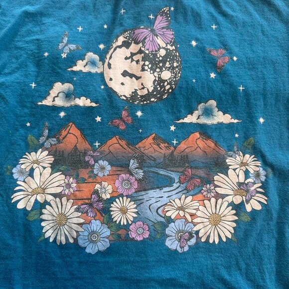 Vibe N' embroidered flower graphic tee- size xl - Picture 5 of 5